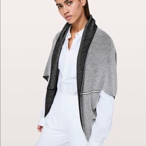 O/S fits all Lululemon Exaltation Wrap reversible